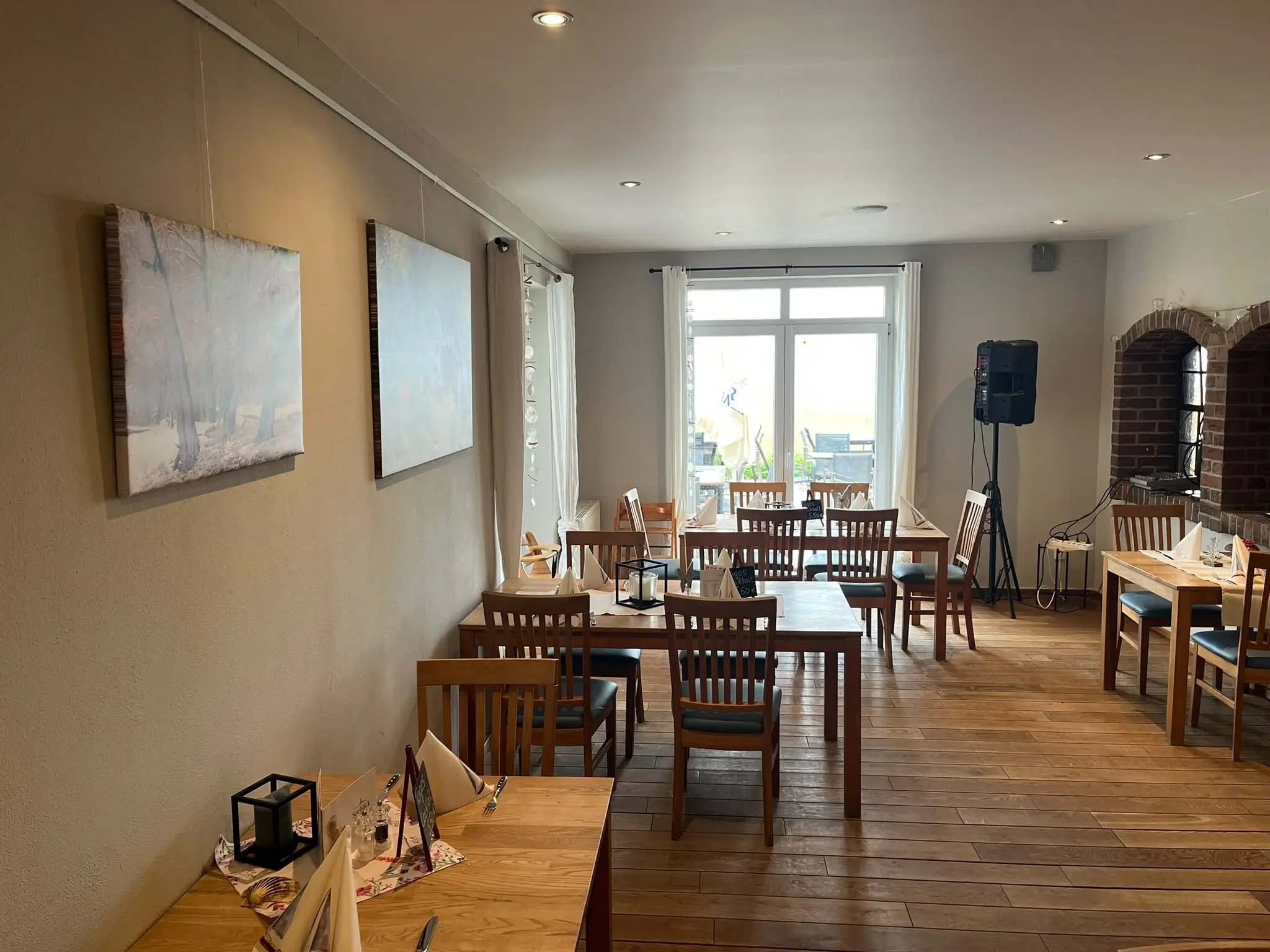Gedeckter Nebenraum des Restaurants